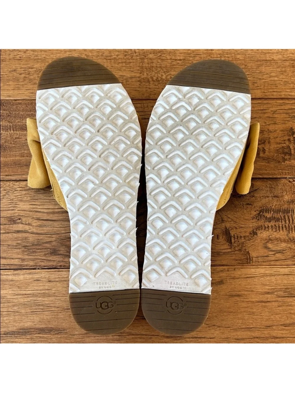 UGG Joan Platform Slide Sandals Sunflower Yellow Suede Bow Detail Size 11